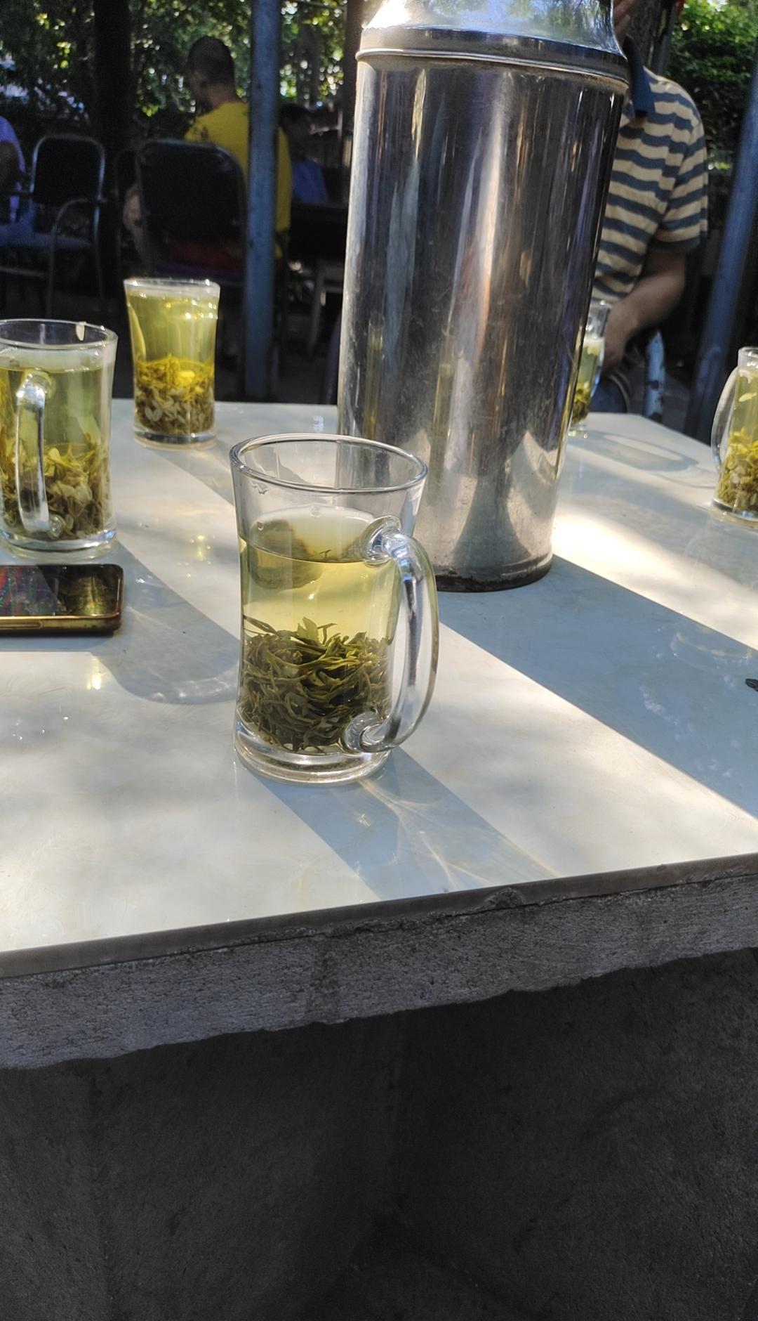 能开战斗机的女飞行员，不是“花瓶”，是真刀真枪飞出来的。
淘汰率九成以上，体能跟