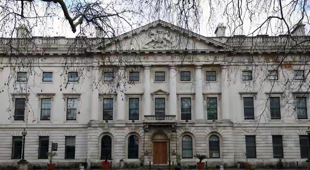 英国批准中方在伦敦新建使馆，英媒：为斯塔默未来访华扫清关键障碍