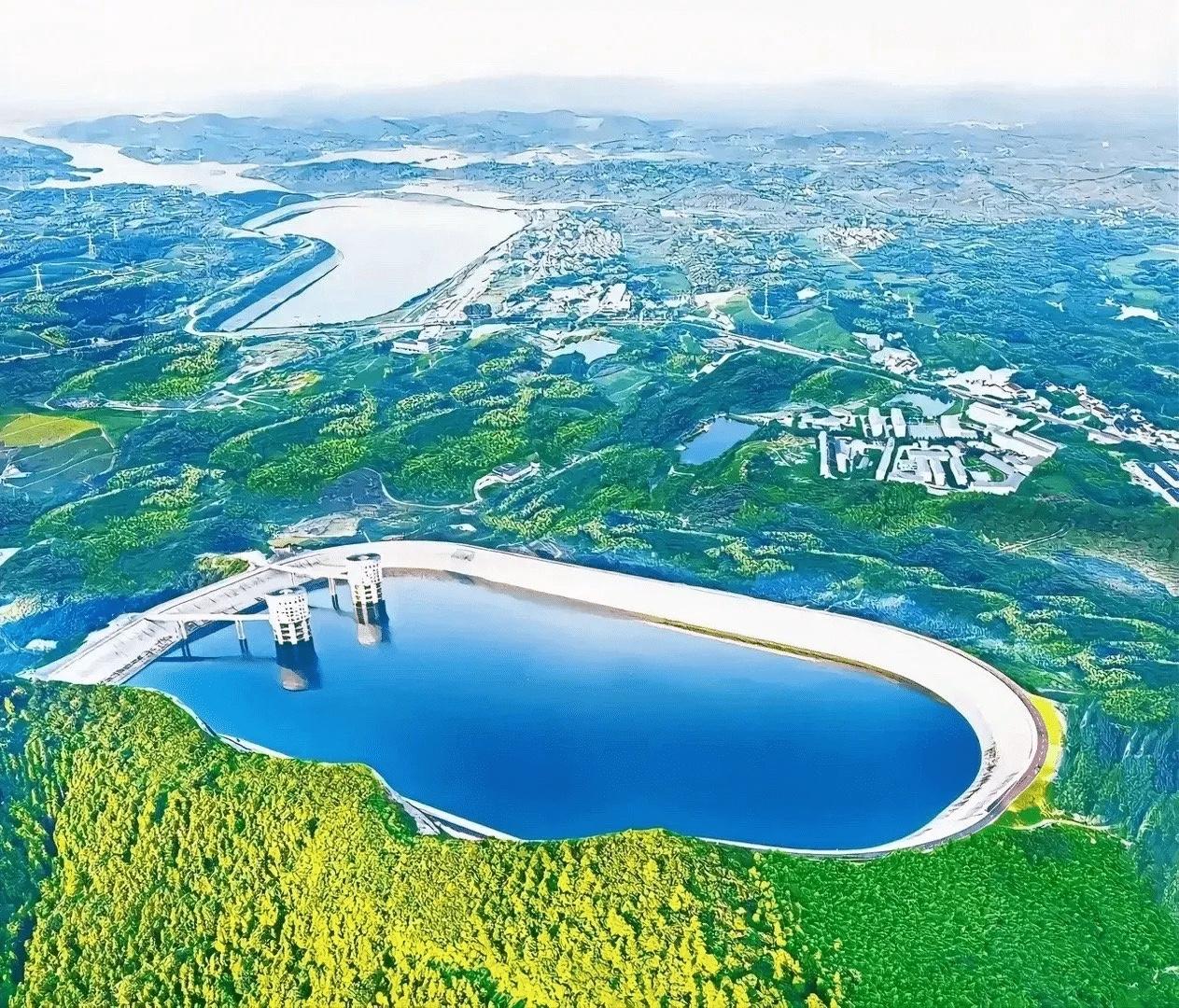 晚上站在中越边境往南瞅，越南北部的工业园区那叫一个灯火通明，三星、富士康的厂房里