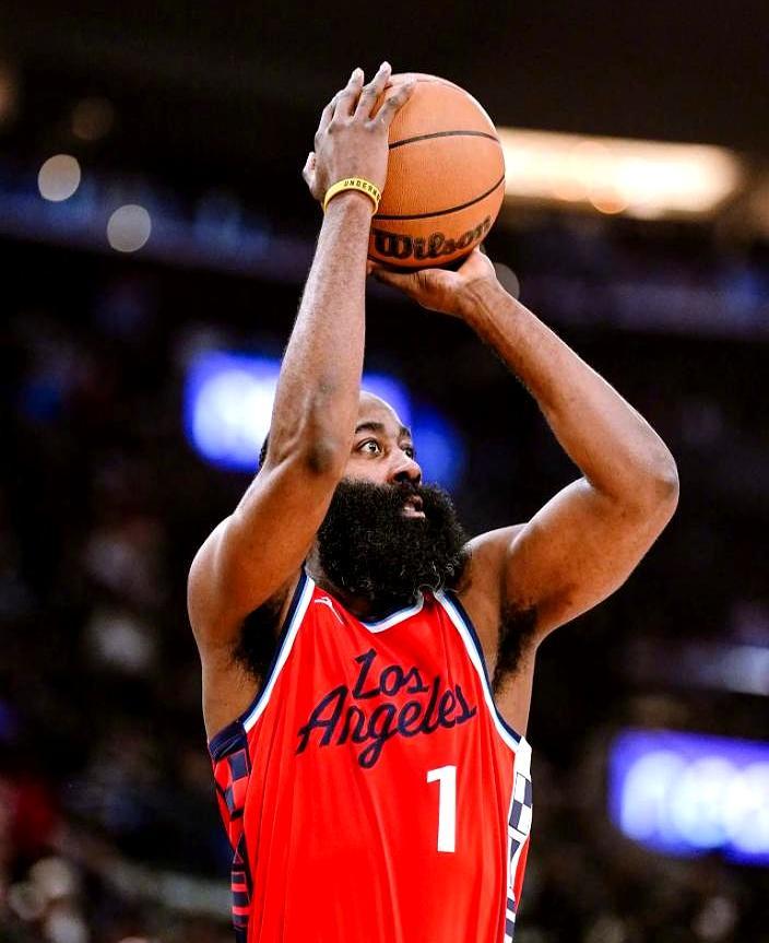 快船七人上双，湖人双核空砍
 
洛杉矶德比，比分112-104，快船把湖人按在地