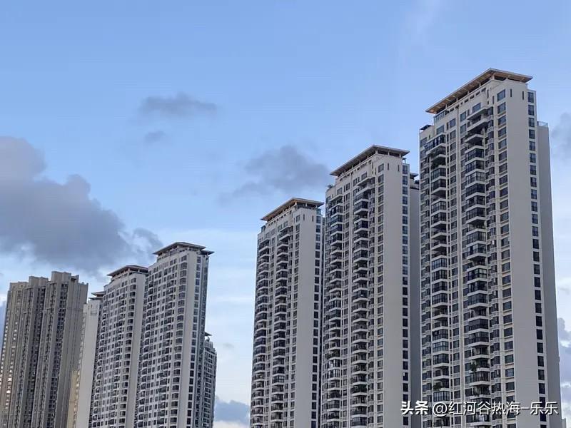 楼市里面还有人短炒房子，利用小阳春楼市火热，低买高卖，做ABC单。
155万买房