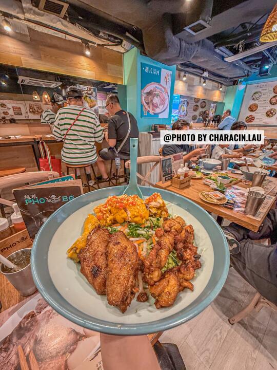 香港觅食！走入河内街头的越式小食。。。 真的被这个越南街头风格的明门头...