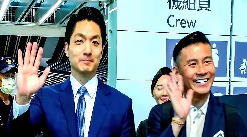 蒋万安在公开场合被问到支不支持民众党时，反应特别快，应对得很巧妙。面对那种进退两