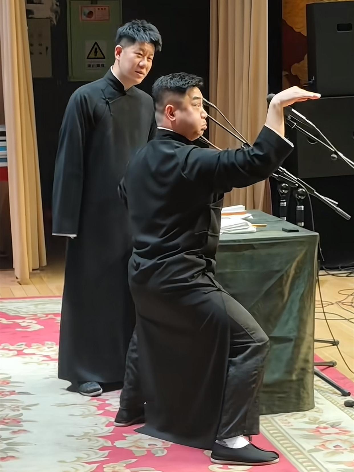 孔云龙被小孩哥破功，一句反问全场爆笑！德云社孔云龙、章九徕上周六晚场在广德楼为观