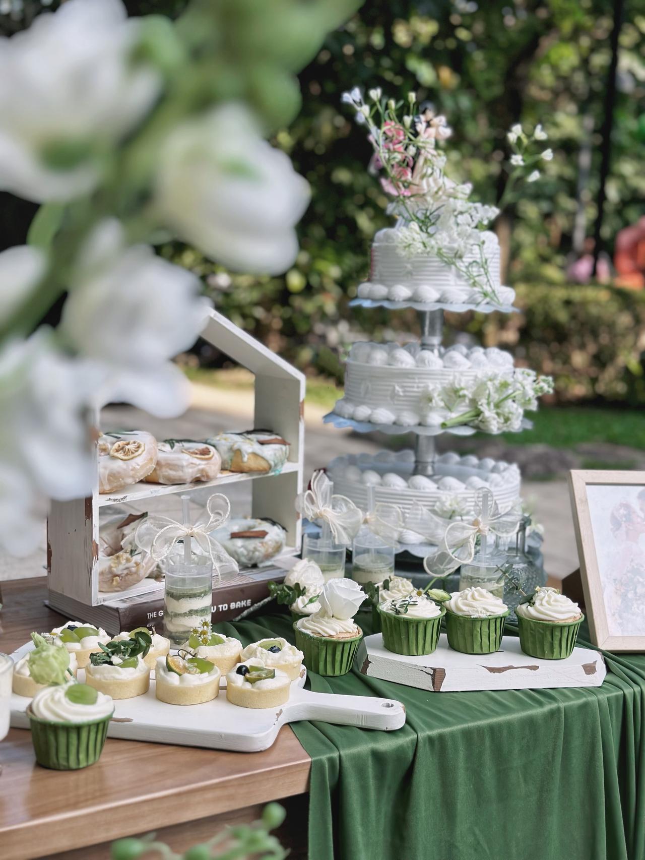 现在是凌晨两点，我打了儿子。
打完他，我再也睡不着了。被气的不行。
今天他休息，