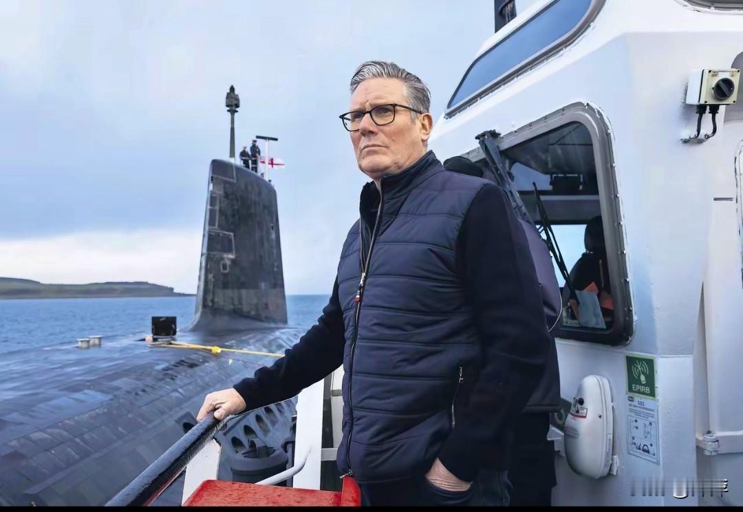 2026年4月20日，英国首相基尔·斯塔默登上了刚刚完成创纪录巡逻任务的HMS“