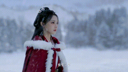 彭小苒再穿红衣开局捅夫红衣战神彭小苒回归！开局捅夫名场面太绝，凌苍苍这一刀没往要