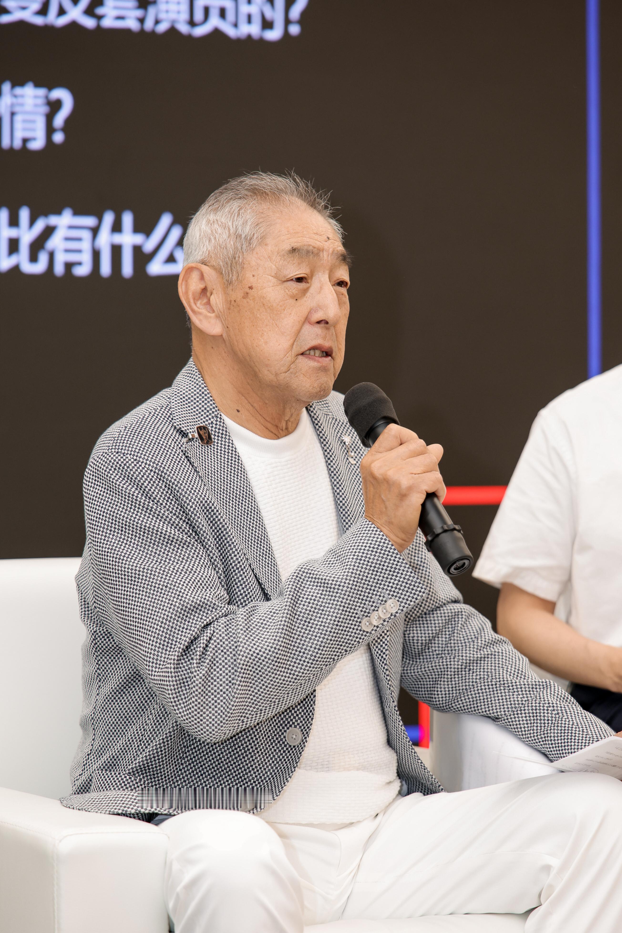 奥特曼长泽宽特摄泰罗奥特曼 真的很佩服长泽宽先生，76岁依然如此健硕。主办方依旧