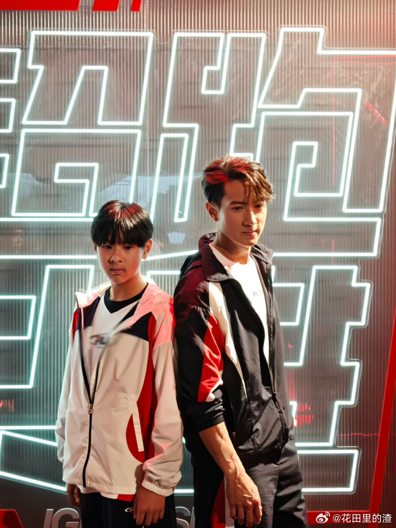 没人说过吴尊46岁还能这么帅啊吴尊有一种经济上行的帅 被46岁吴尊帅到！赛场亮相