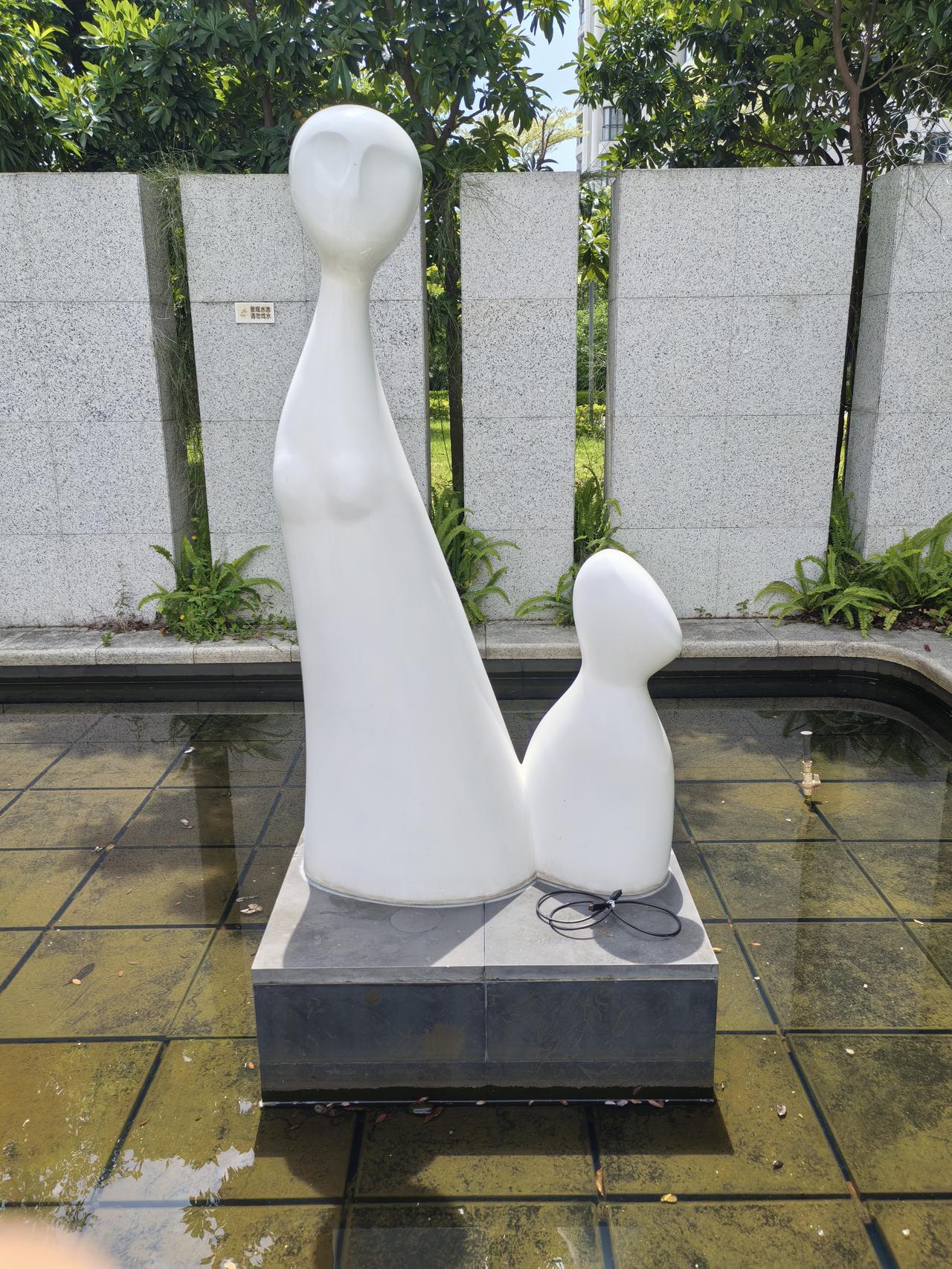 夏萌医生的《你是你吃出来的》是一本非常经典的营养学科普书，她结合了神经内科临床经