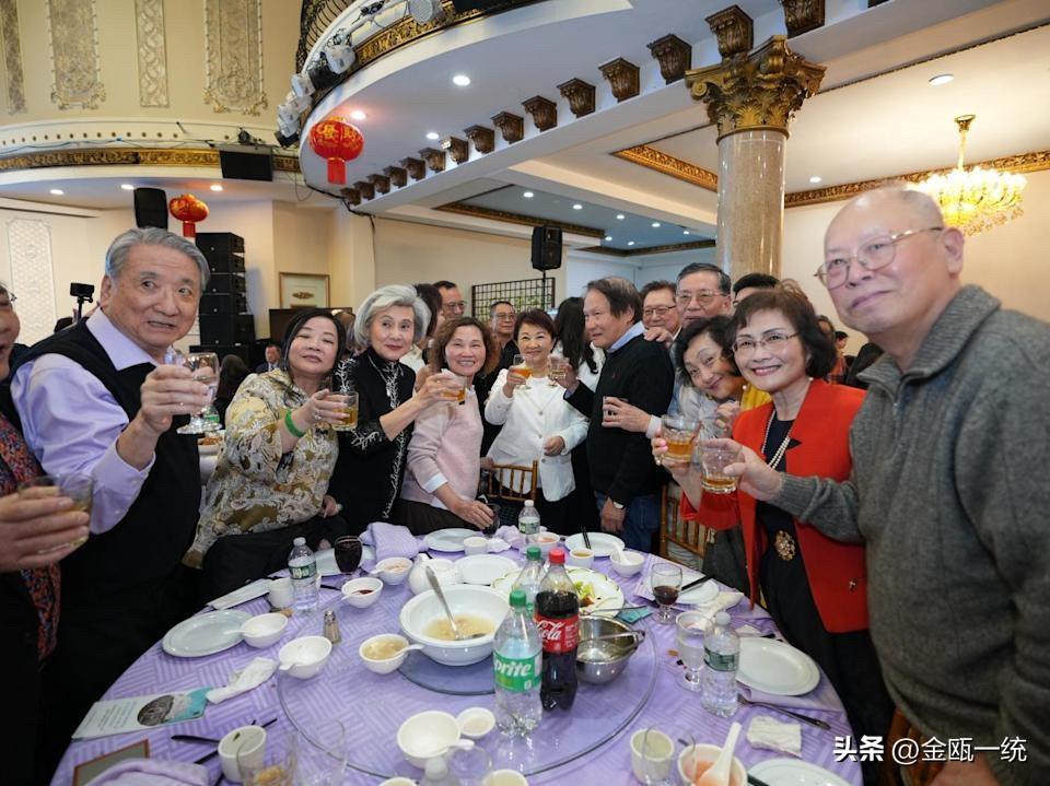 卢秀燕出席纽约侨宴 席开46桌

台中市长卢秀燕于美东时间14日晚间出席纽约侨界