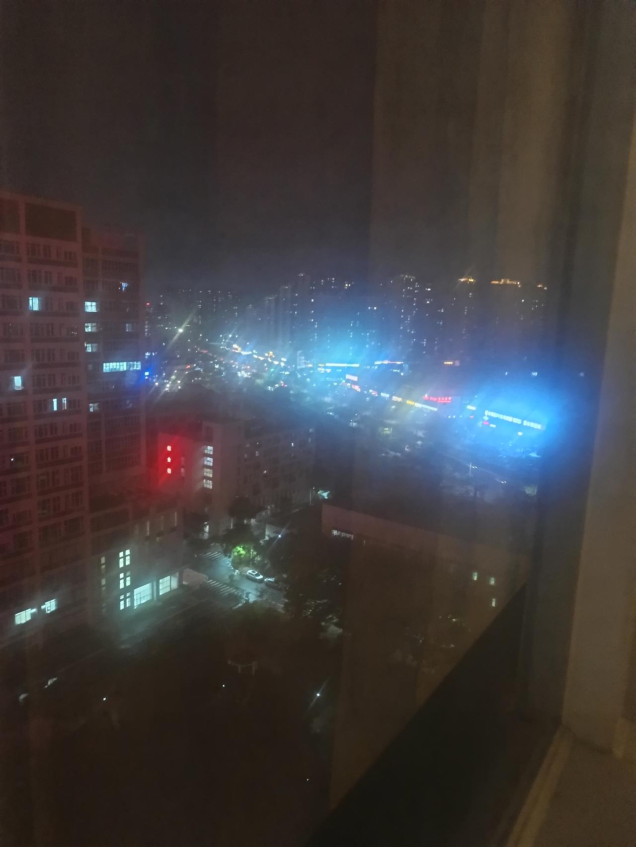 我在肇庆第一人民医院
我发现一个很严重的问题
但不知道怎么说才好了





你