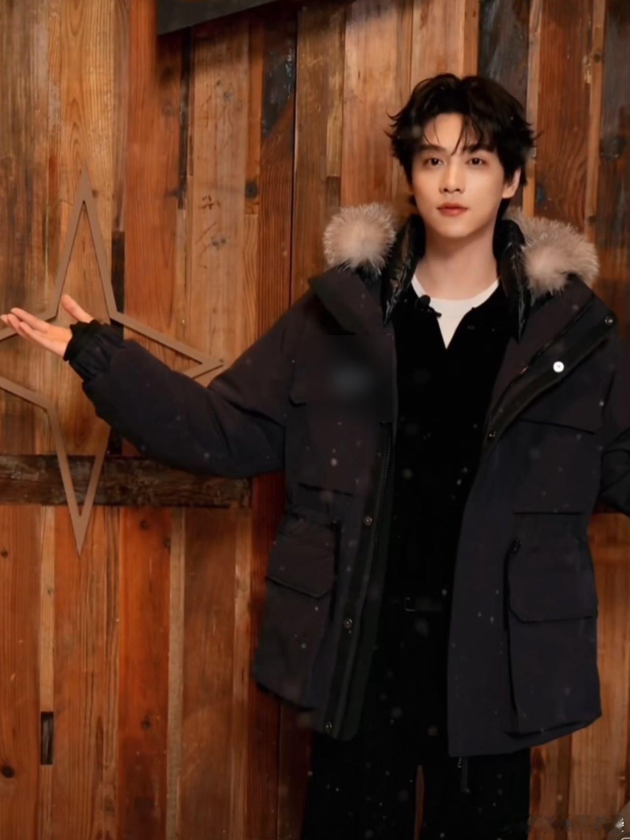 田栩宁滑雪起步是小内八在雪人界田栩宁段位过高了 冬日童话现场非他莫属！直播优雅造