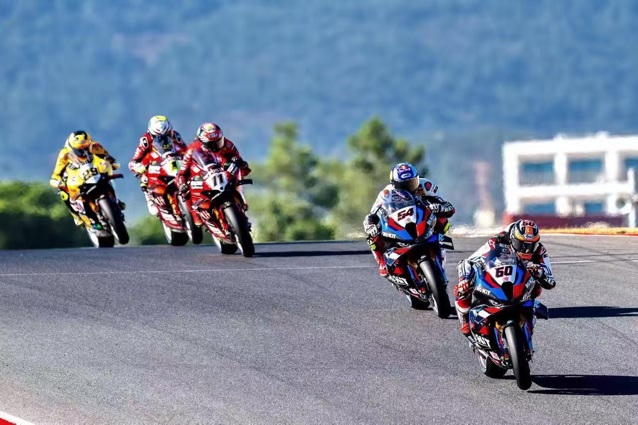 WSBK | 法国站：布雷加的数学封王，马尼库尔会提前按下冠军倒计时吗？
202