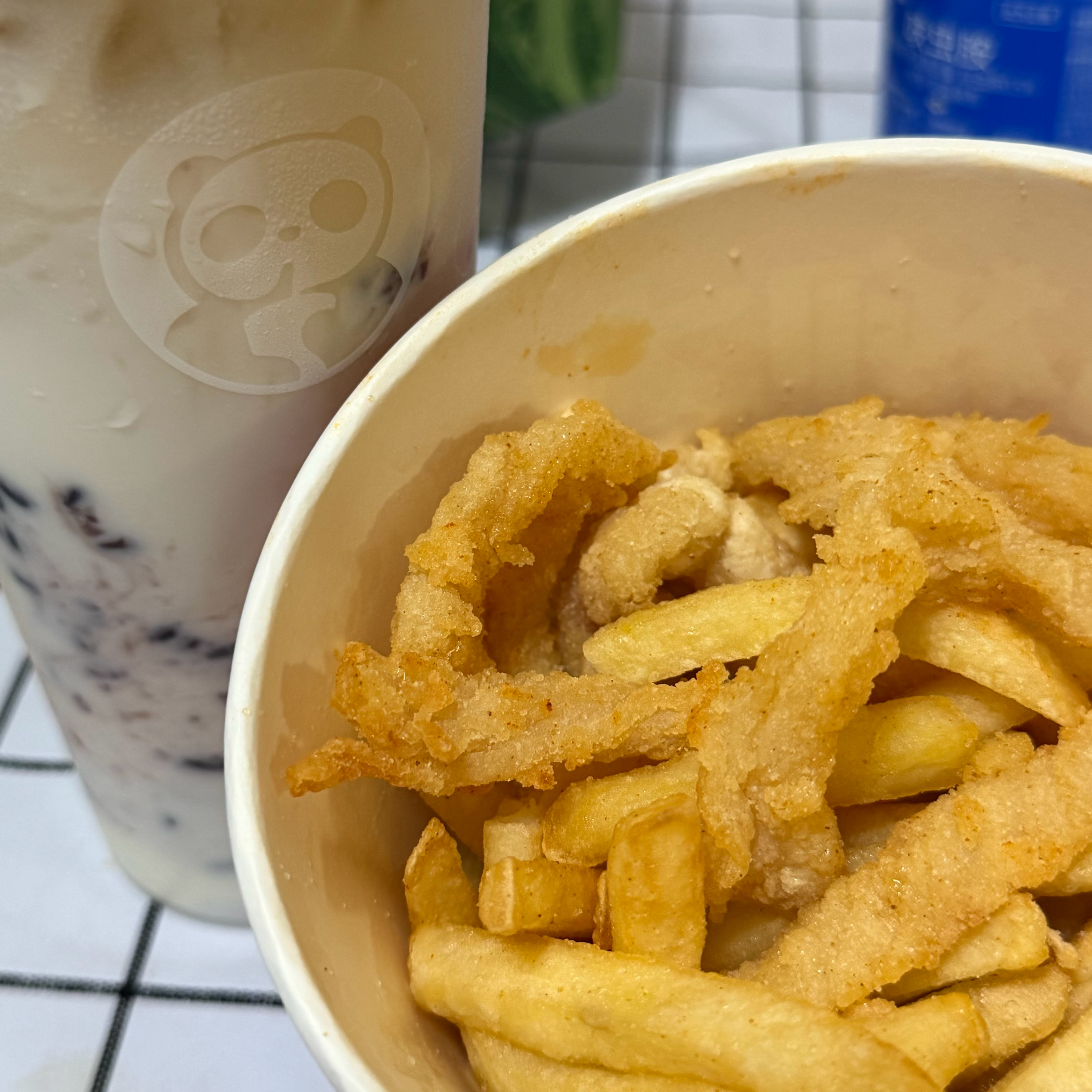 本来想吃水煮鸡胸肉，结果老板没经过我同意就炸了，可恶啊 