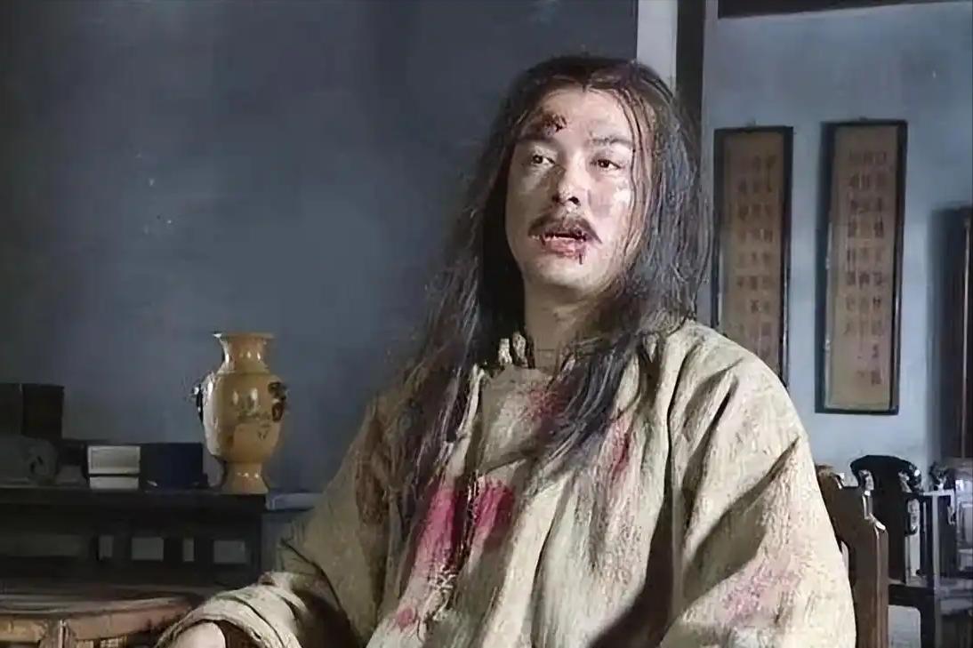 1862年，河南延津西校场。一个二十六岁的年轻人被绑在刑柱上，身上的肉一片一片被