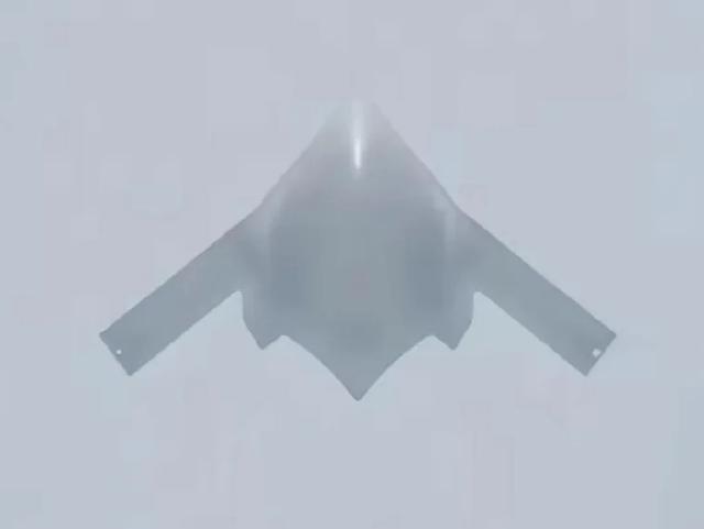 轰-20为什么还没“官宣”？很多人以为，是“技术”卡住了。错了！真相是，福建舰“