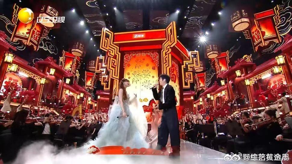 孙楠黄霄雲把今年的年味唱浓了辽宁春晚孙楠黄霄雲实力联动！沉稳歌声遇清亮高音，《万