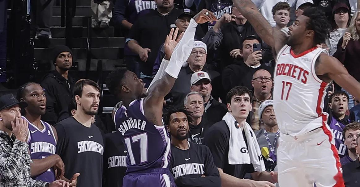 三分准绝杀！施罗德谈逆转：从未放弃比赛 我们配得上这场胜利北京时间12月22日，