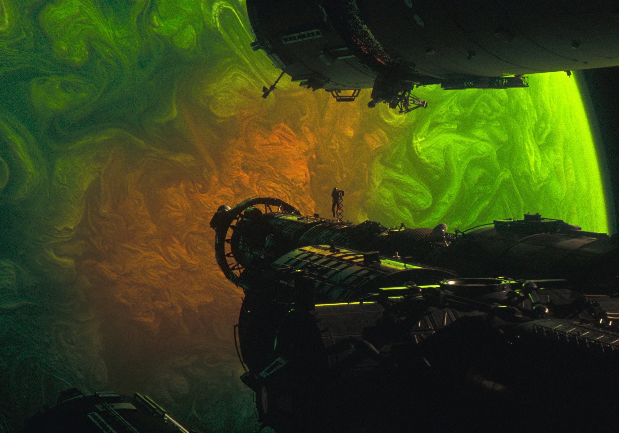 据导演透露，《挽救计划》的最初剪辑版本时长为3小时45分钟。啥时候放导剪版