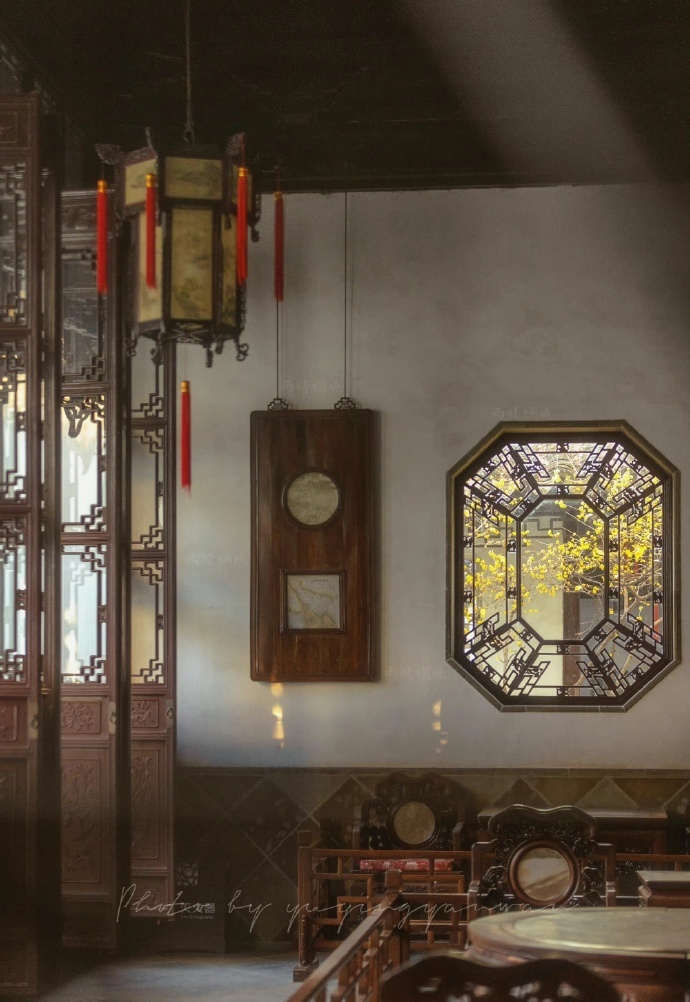 鬼谷子：心软之人，便是无福之人。心软看似豁达，实则愚钝：看似善良，实则懦弱。 