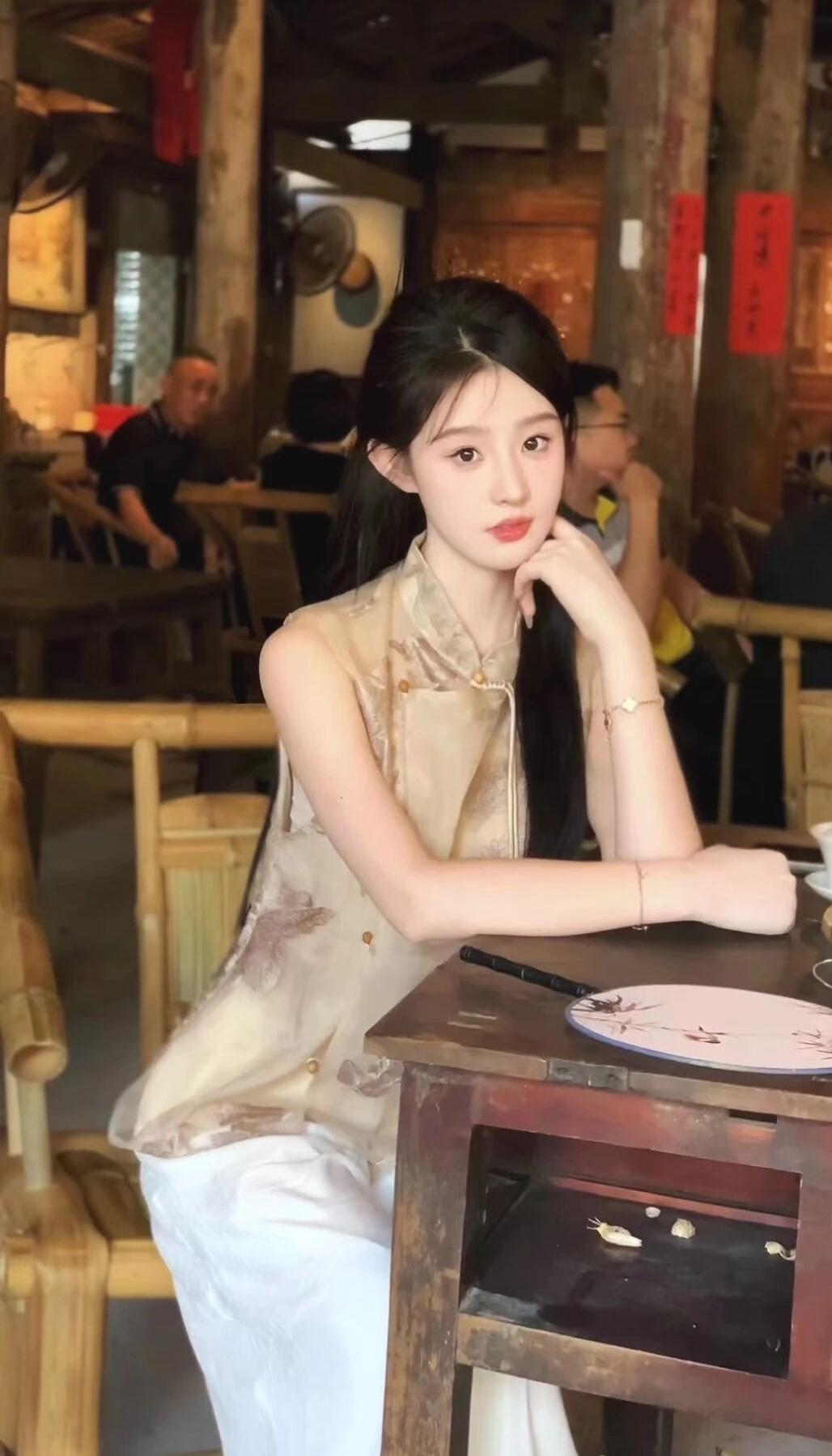 清新脱俗的女孩子是什么样子的呀