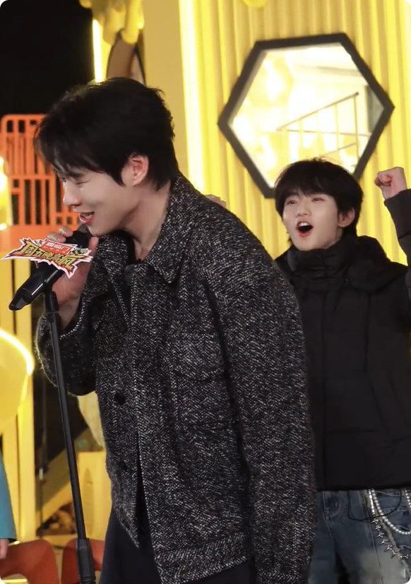 穆祉丞秒猜青春修炼手册穆祉丞秒猜《青春修炼手册》超燃！报歌名还不忘提 TFBOY