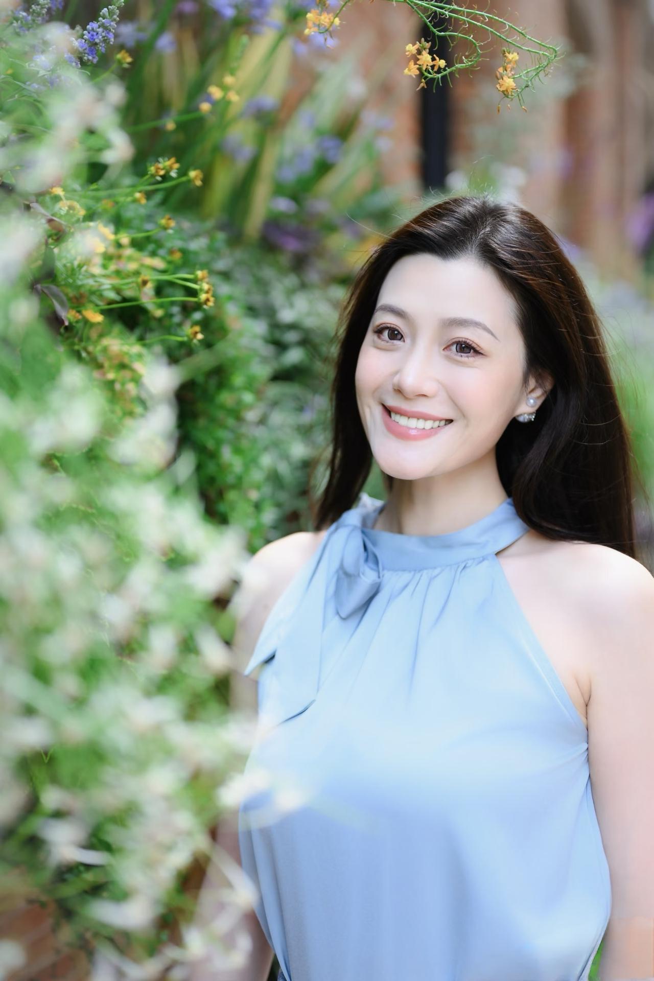 有哪些女生日常好看穿搭可以借鉴浅蓝色的无袖背心短裤套装，非常清新气质的夏装穿搭
