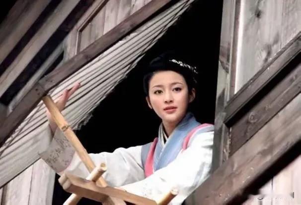 有一种女人卖淫，她并不是完全为了钱。老人言这种女人是因为得了一种怪病离不开男人。