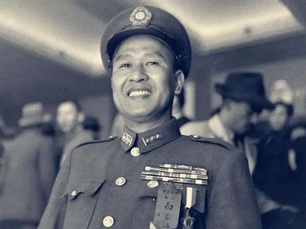 相比军事能力，白崇禧的政治水准要弱出很多，我们拿他对1937年要不要坚决抗战、1