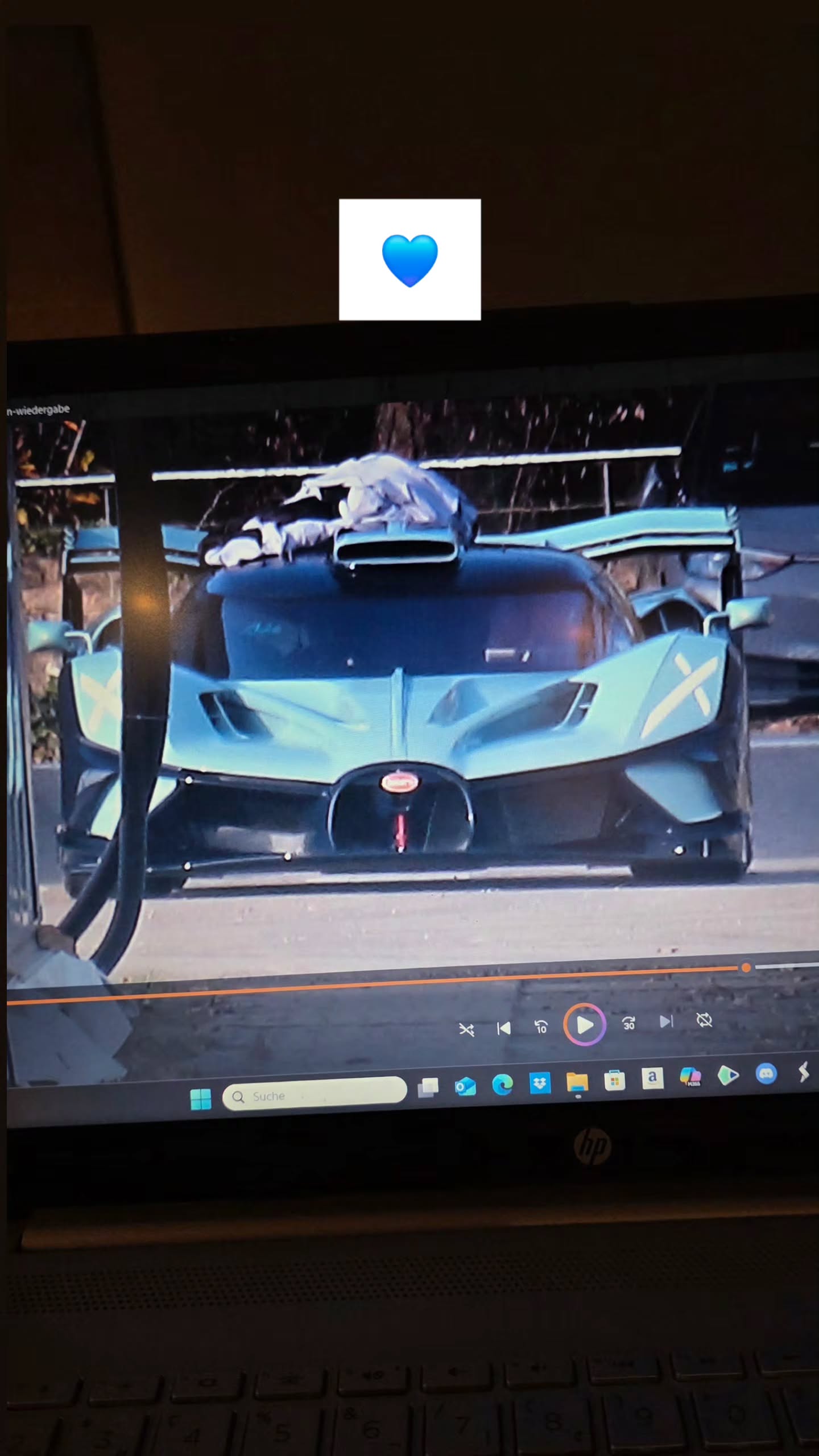 W16的轰鸣也将在内燃机时代慢慢落幕，布加迪工厂最后一台Bugatti...