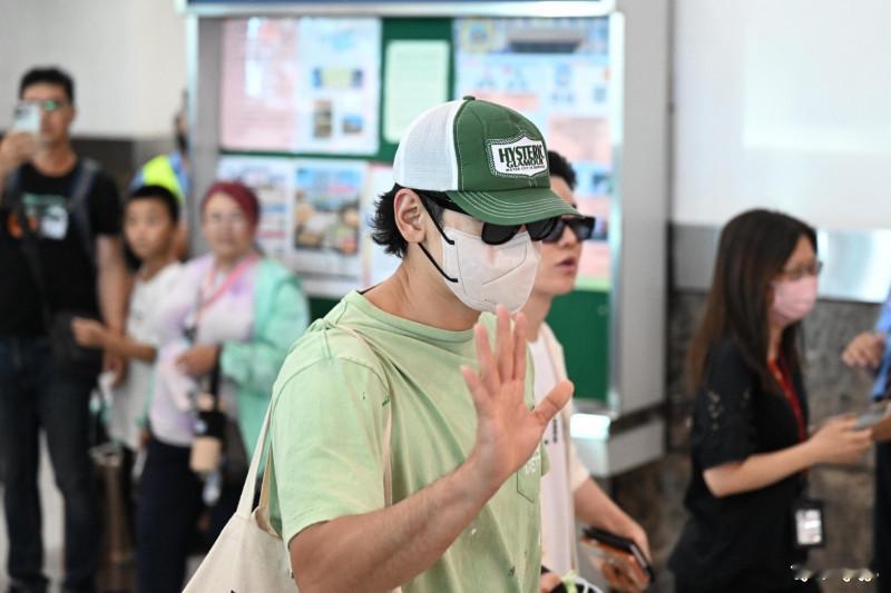 RAIN-JIHOON郑智薰 260703高雄抵达photos