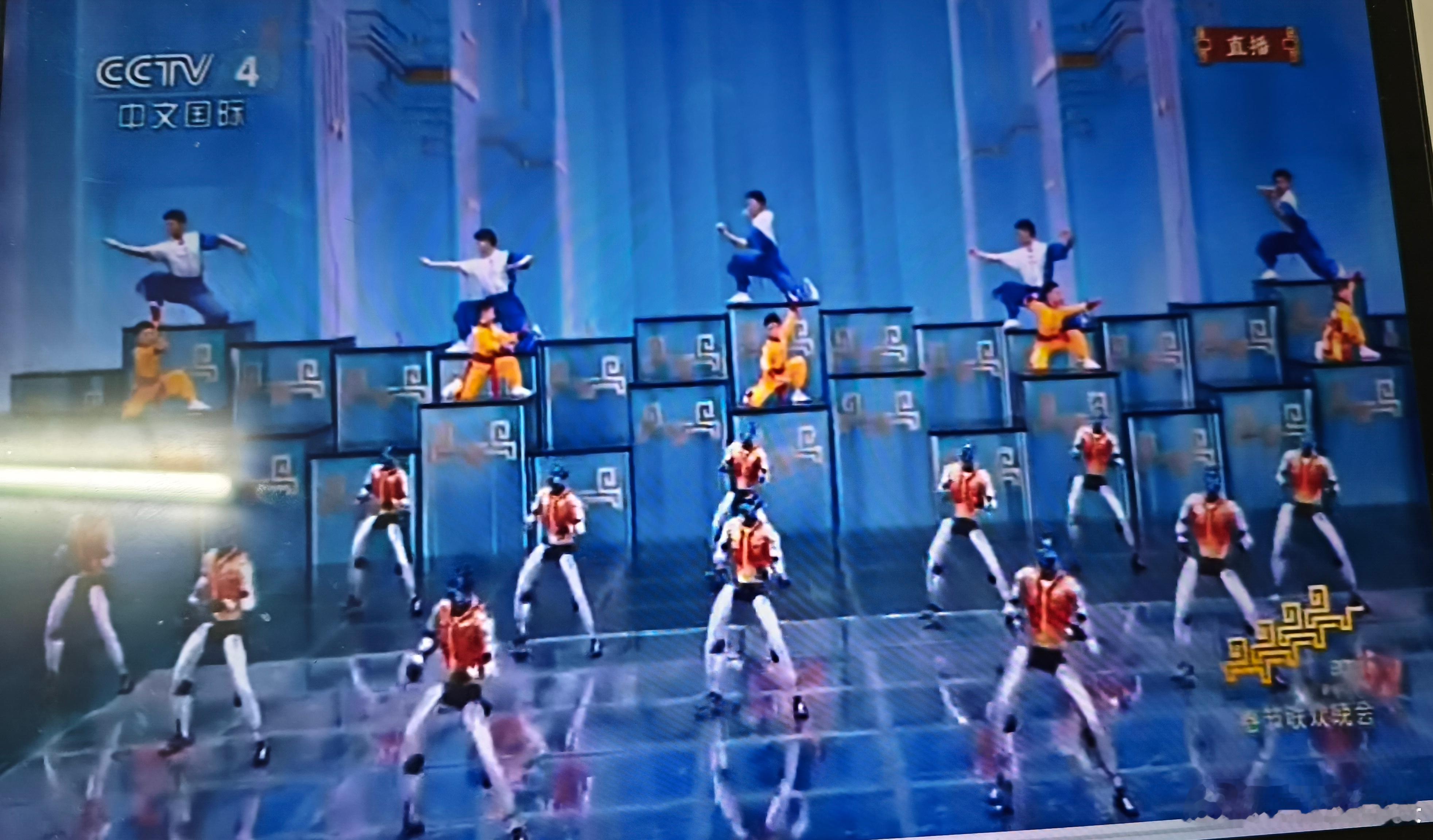 春晚今年的春晚也是机器人当道啊，个人感觉看机器人比看人要有趣啊！