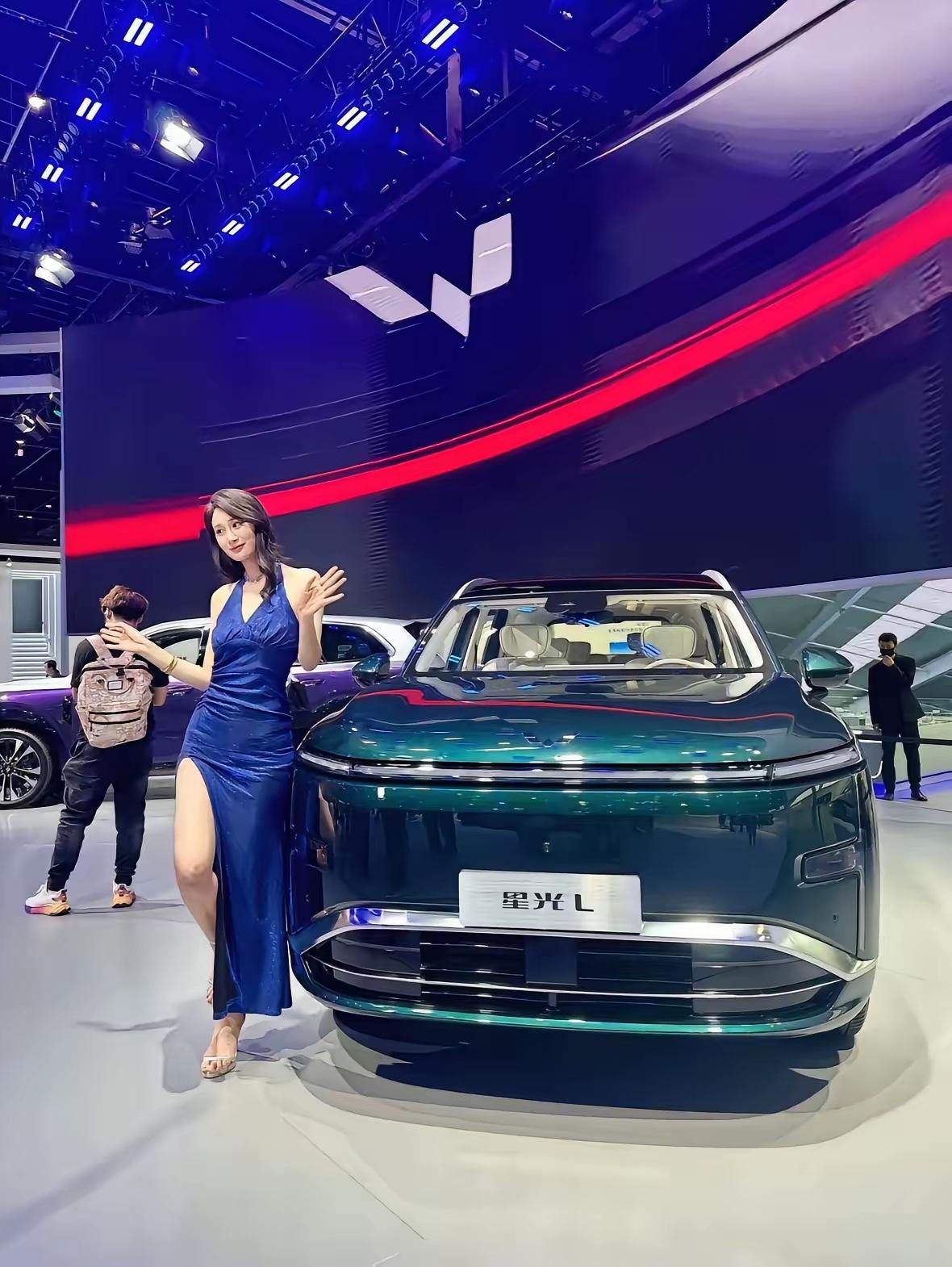 你工资收入属于哪一级?
1、一级，2700元，艰难生活
2、二级，3500元，只
