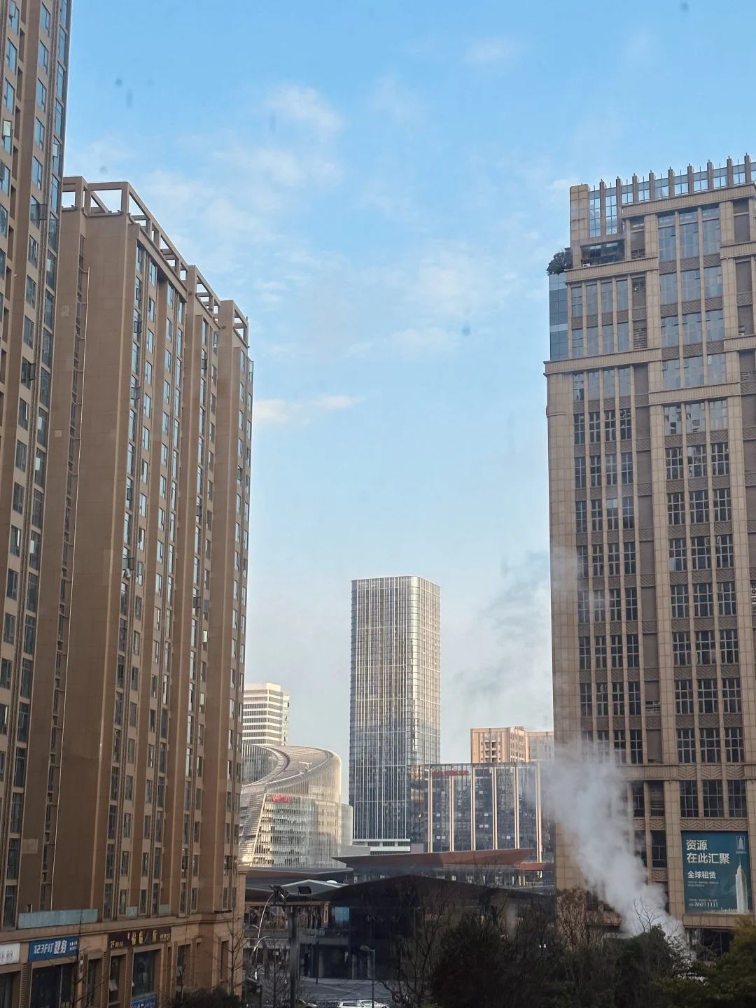 因为出门一抬头就看到，送娃上学心情都好了
