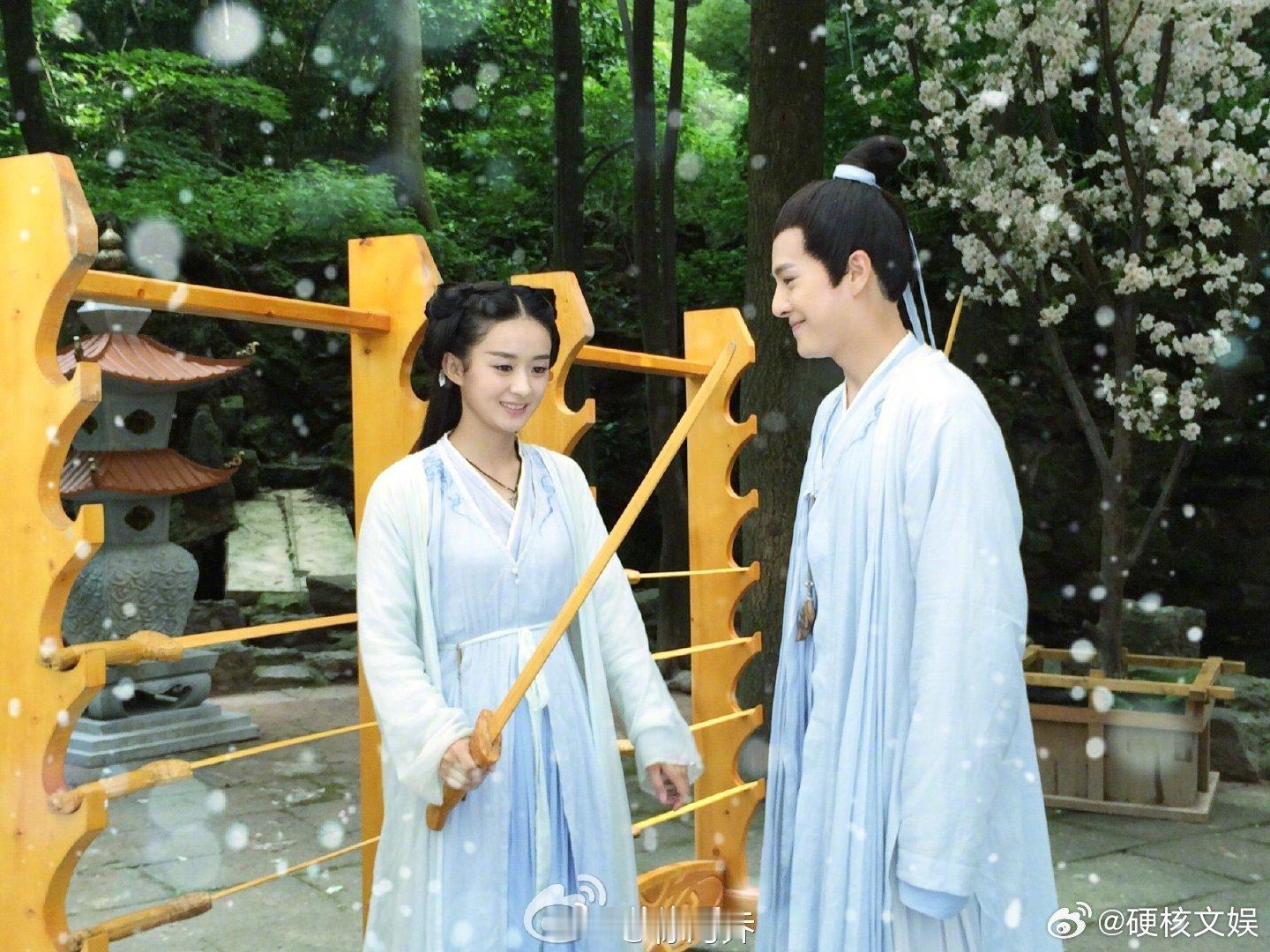 #徐海乔备忘录# 9年前“千骨，我还在身边”。9年后“女儿，冲” 小骨说谢谢朗哥