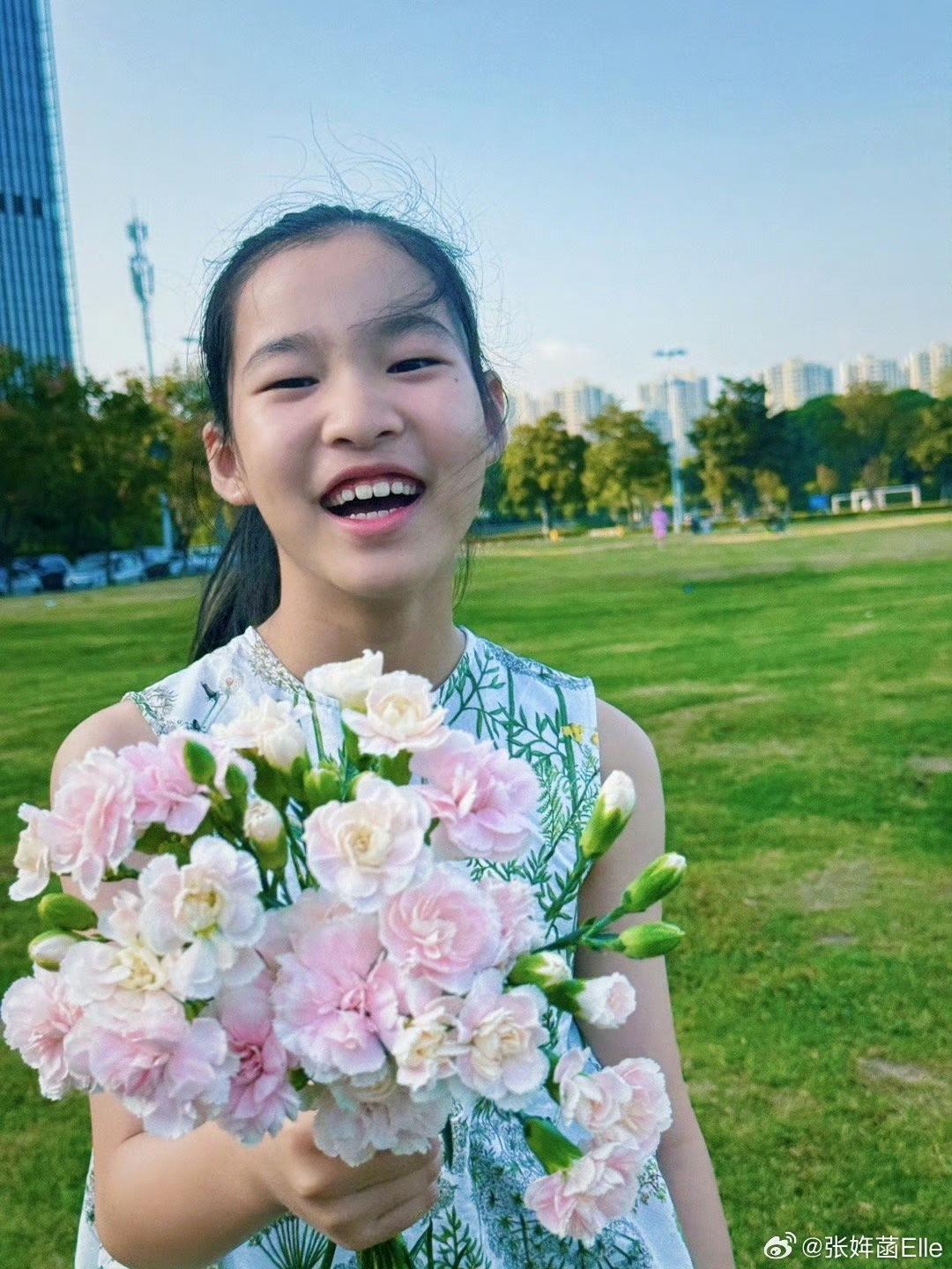 张雪峰的女儿张姩菡在评论区里说起她爸爸年轻时的事：“刚去北京打工的时候，租不起房