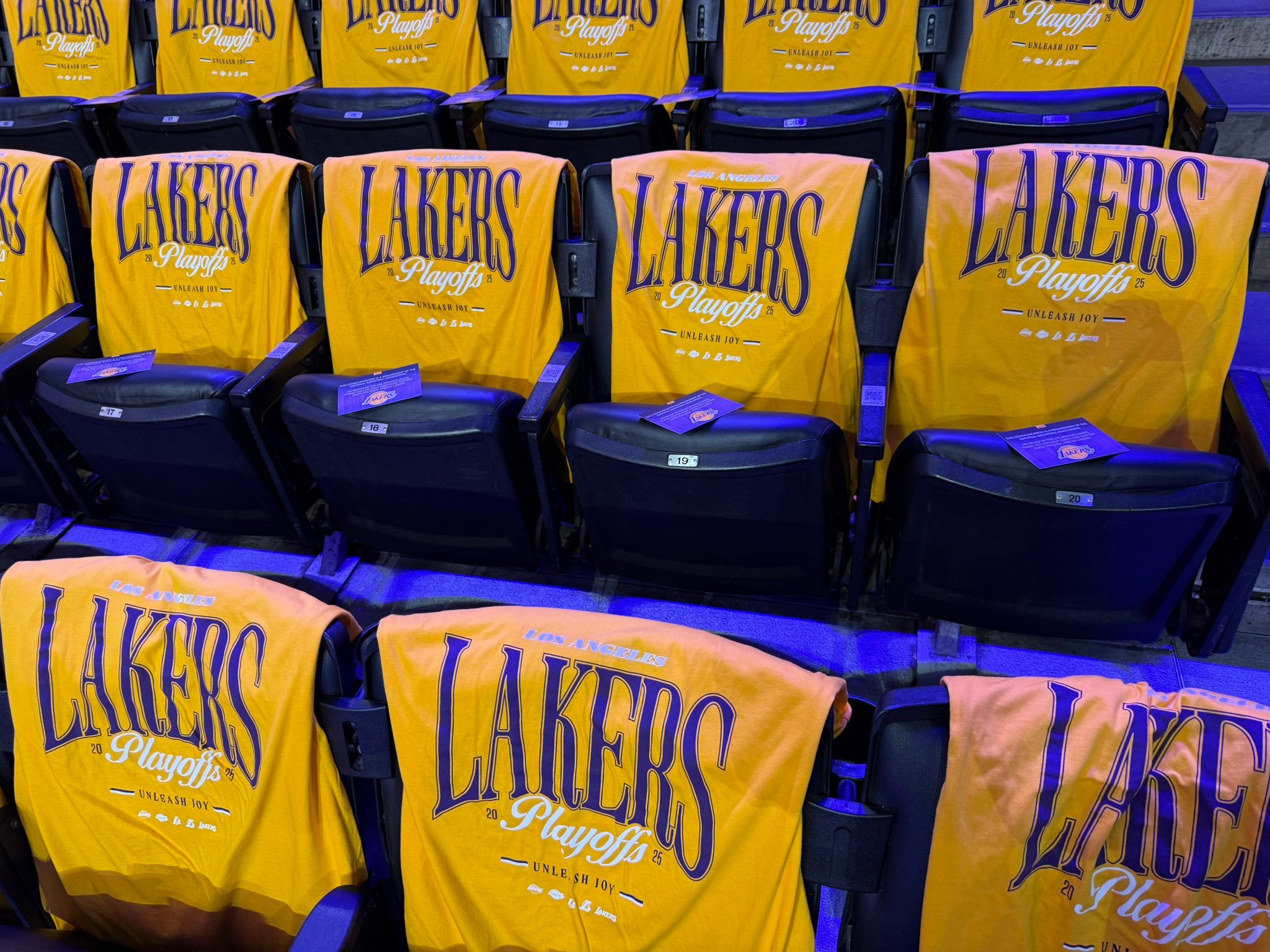 雷迪克表示季后赛轮换将根据球员们的表现来进行调整。nba季后赛湖人 ​​​