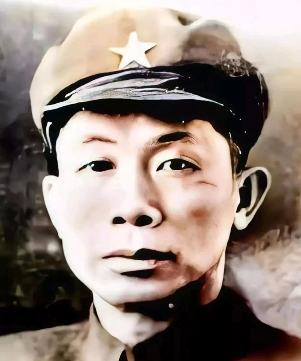 1955 年授衔，​
有些人认为，​
最遗憾的是冯白驹。​
其实，冯白驹不授军衔