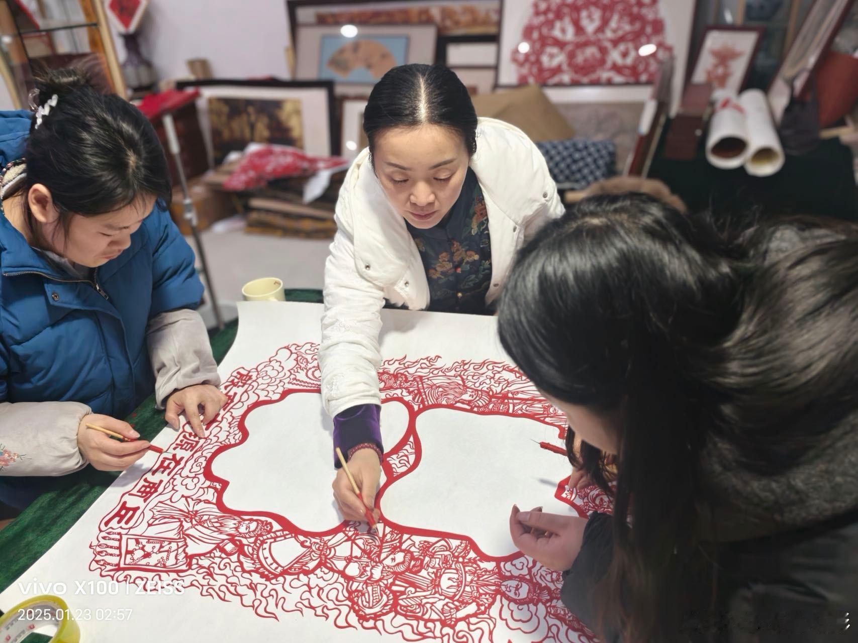 封神扫楼喜提商丘非遗大礼包  剪纸里的封神传奇！商丘市非遗传承人用其多层剪纸技艺
