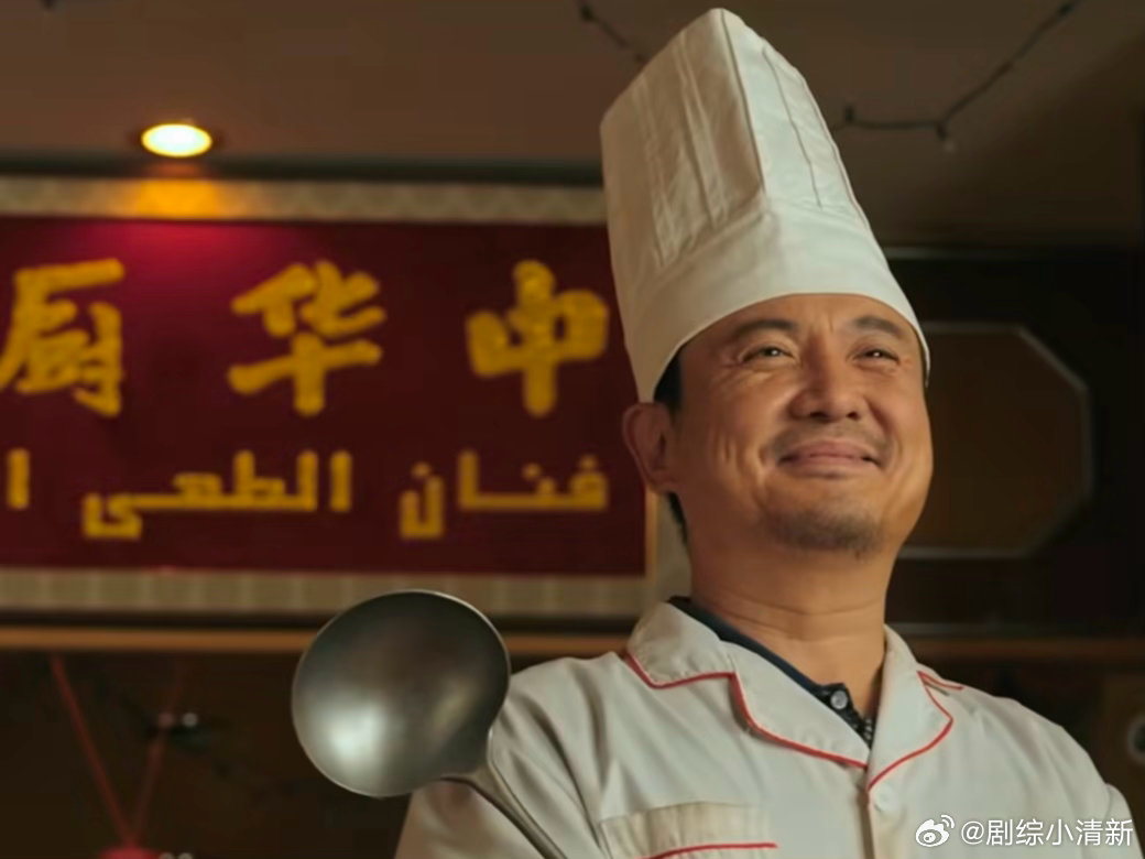 沈腾龙餐馆蹲满了老吃家老吃家都去沈腾龙餐馆集合了隔着屏幕都能感受到香味，丰富菜式
