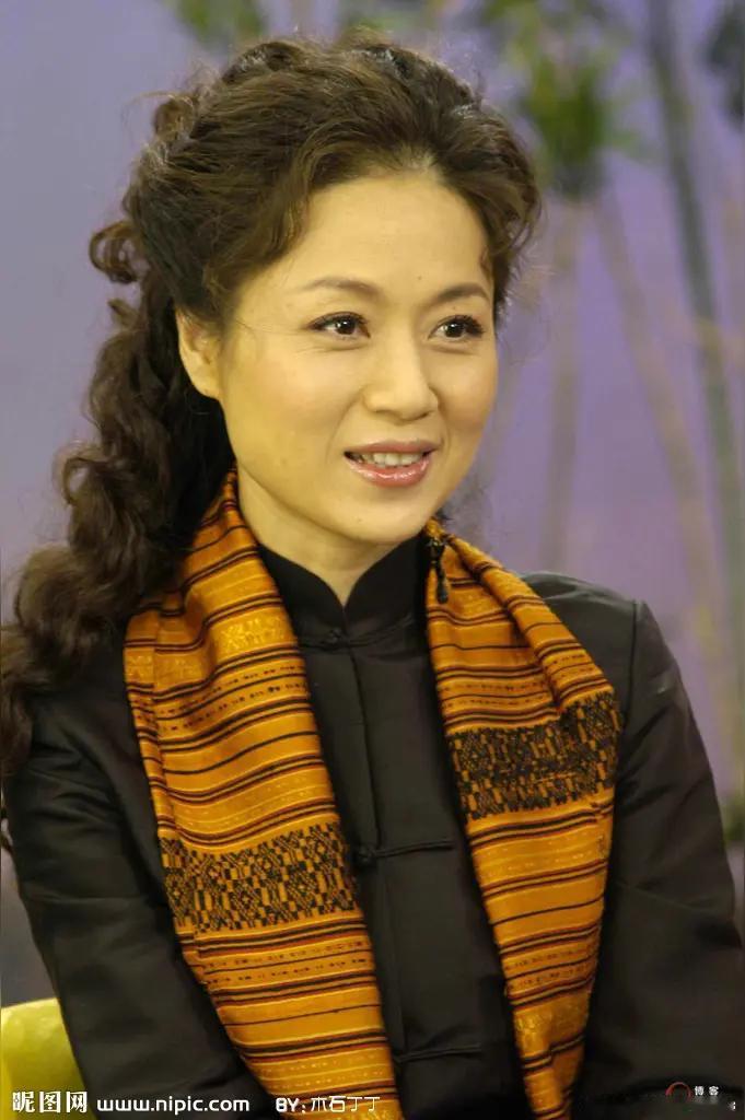 马兰为爱情抛弃事业，值吗？黄梅戏名家马兰在艺术巅峰时期遇到了余秋雨，她为了爱情，