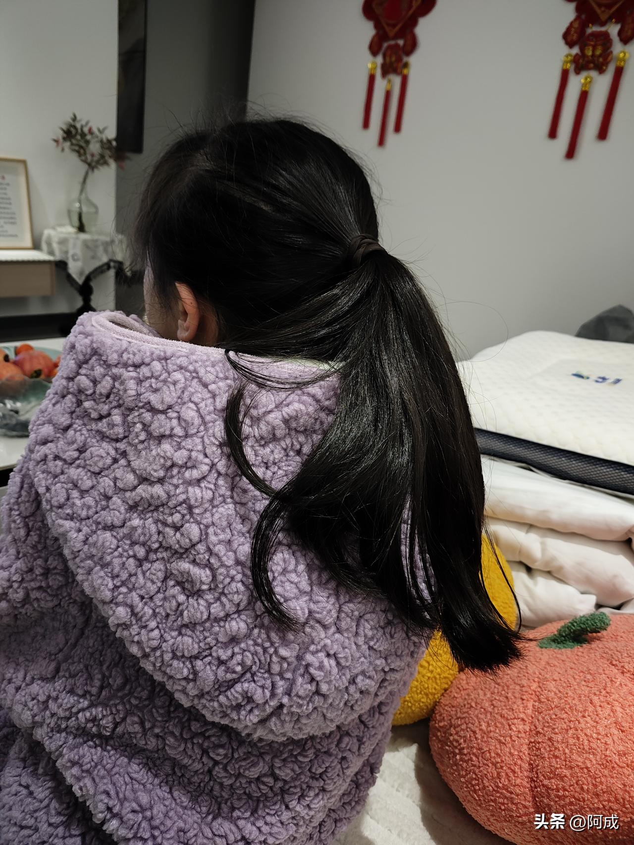 刷到个生肖测试，说属牛的人老了靠山是女儿。

我当然盼着这话成真，眼下日子还得自