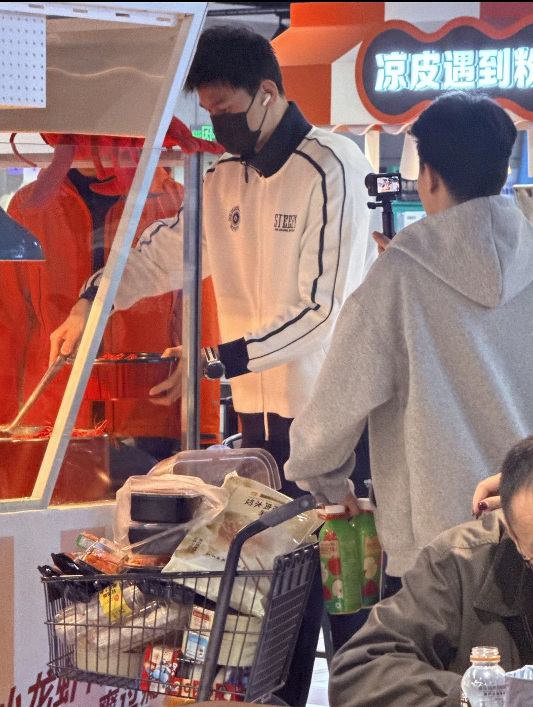 SWim进行时 『9942』20260303 昆明偶遇掉落元宵节大采购！今日吃小