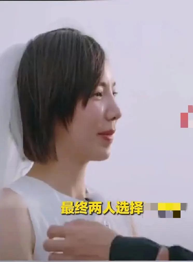 男欢女爱，人之常情！没必要为谁立贞洁牌坊！自古以来，穷卖子女，富纳妾，何况没有底