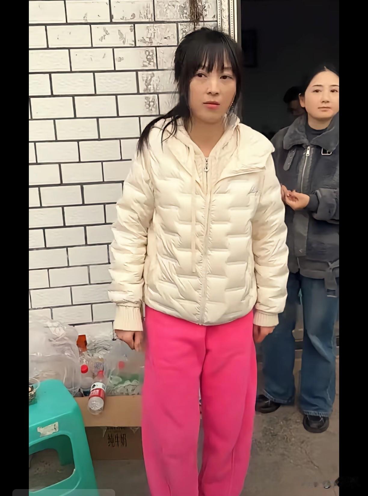 大家都晓得合川女孩呆呆，因一条抖音视频走红，吸引了几千网友来吃杀猪汤。网络上瞬间