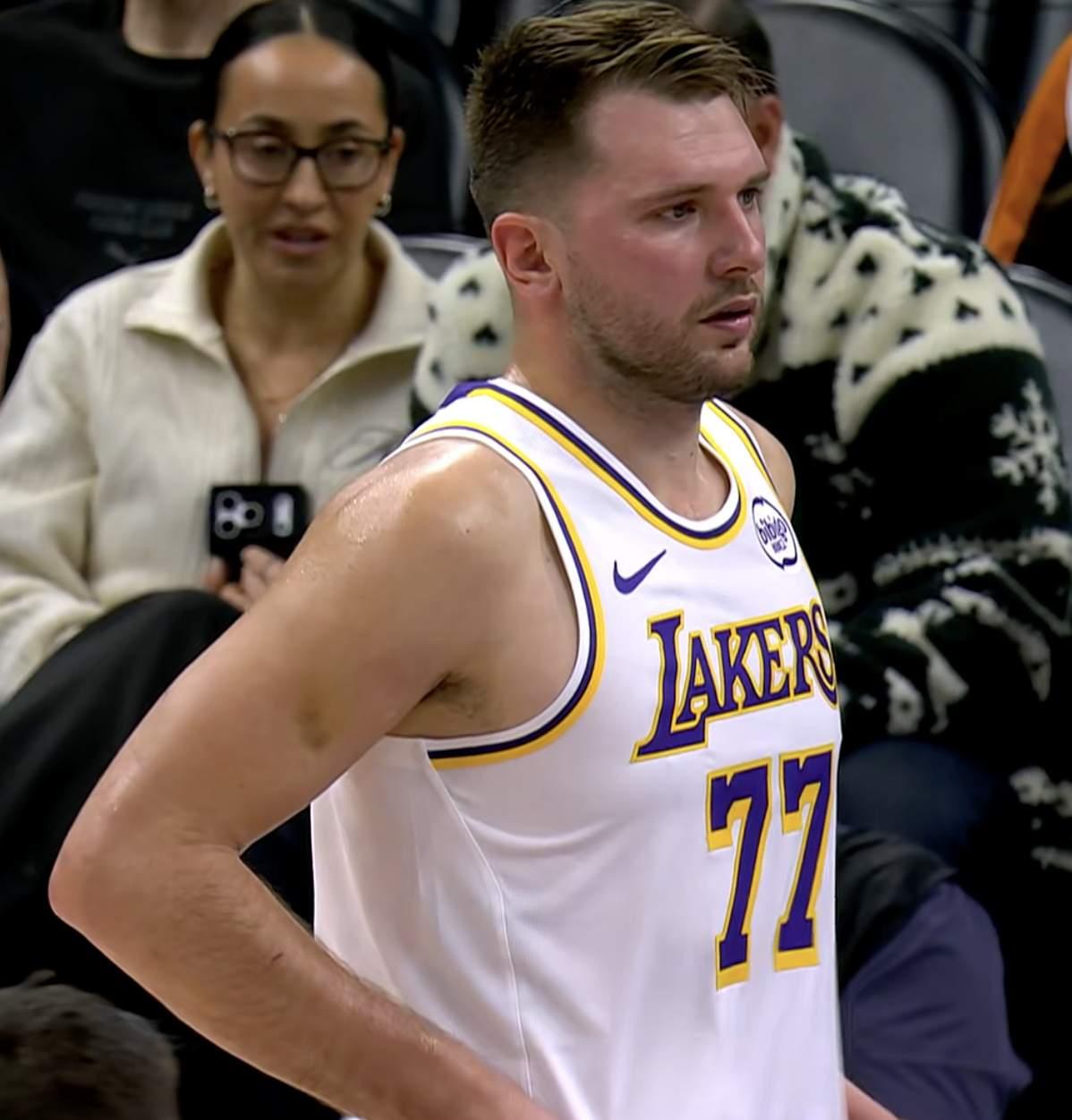 湖人116：114艰难战胜太阳！两队打得中规中矩，也是本身实力提现，湖人赢在抢了