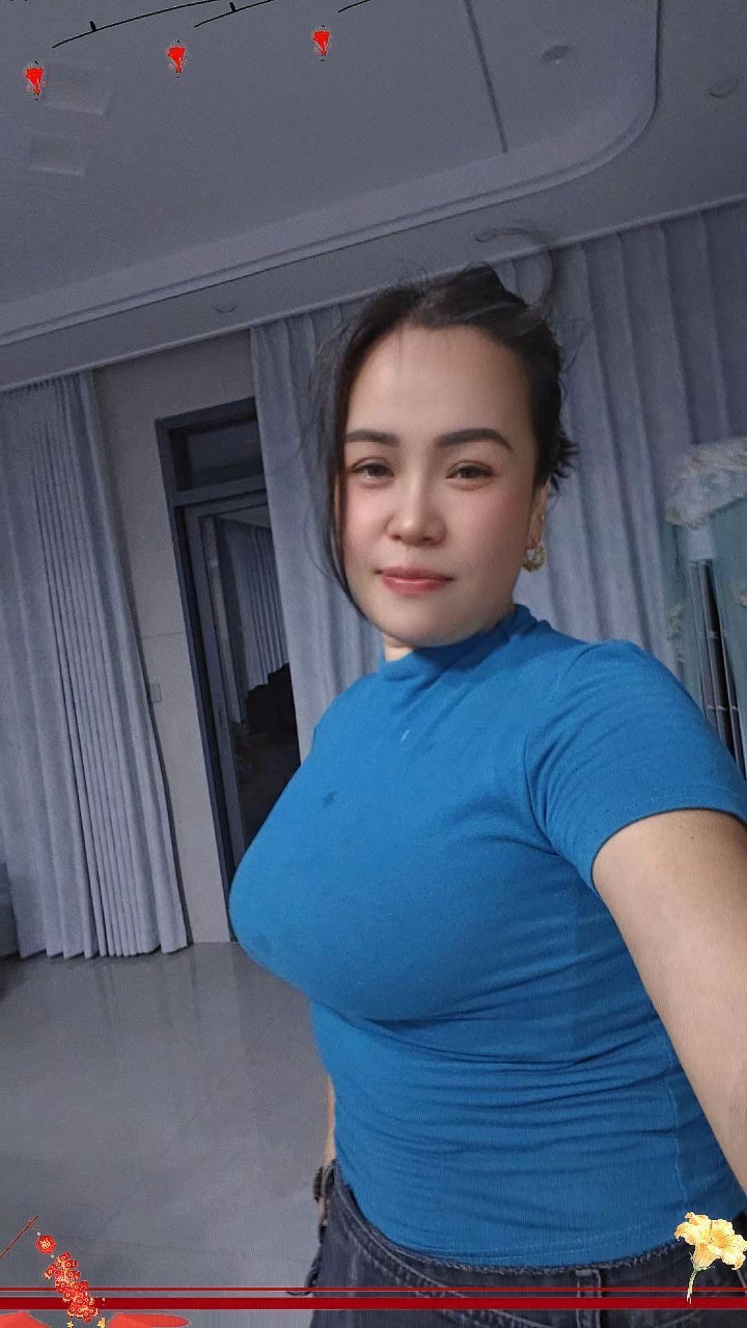 见一吧！我穿碎花裙，你穿POLO衫，地点你定。