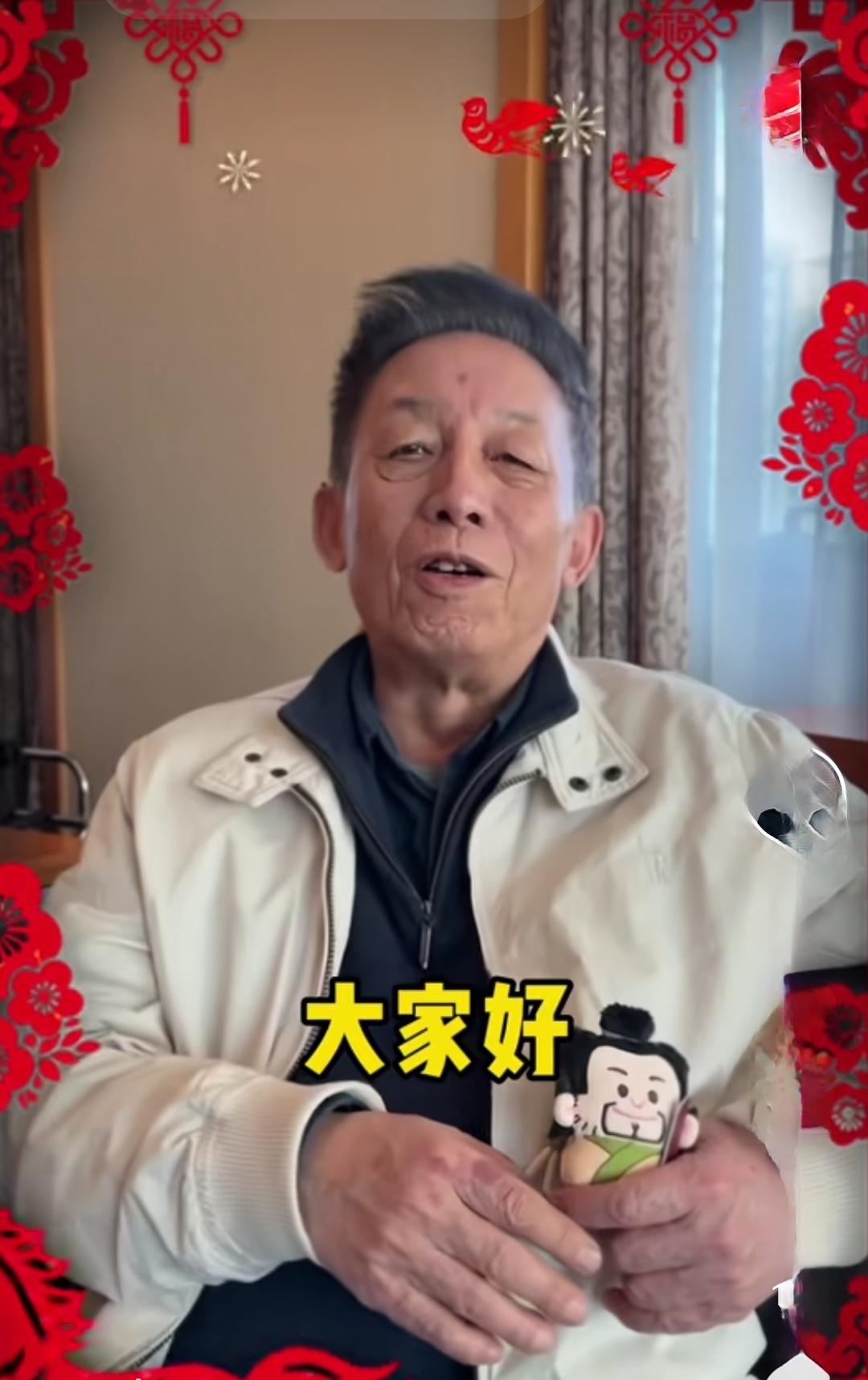 易中天老师也开始带头套了！看来易中天老师还是很在意形象、很在意外在的。实际上，对