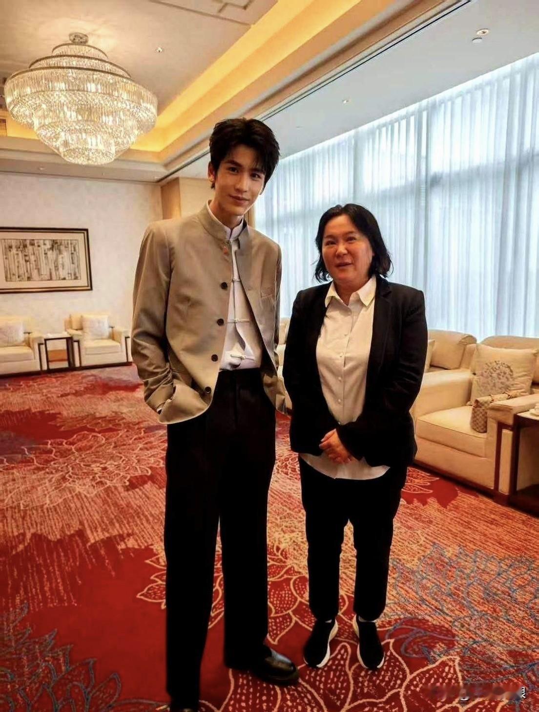 顽固台独分子陆委会主委邱垂正自担任此职位以来，自以为“黄袍加身”就可以为所欲为，